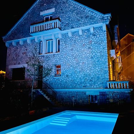 La Maison Au Toit Vert Espalion Exterior photo