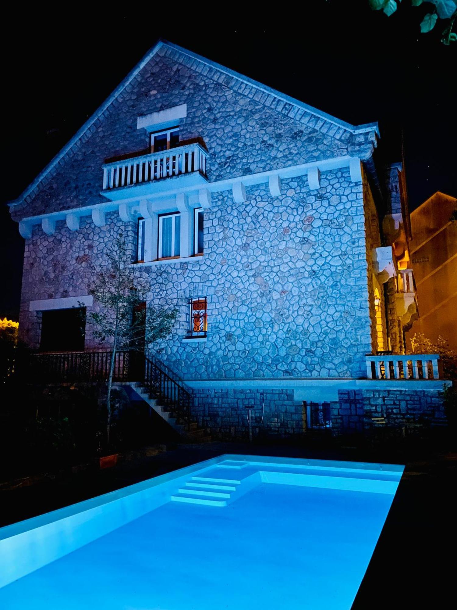 La Maison Au Toit Vert Espalion Exterior photo